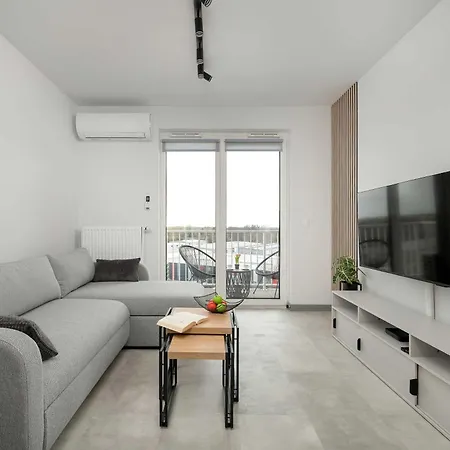 Air-conditioned With Parking And Balcony By Renters *