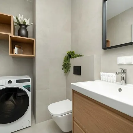 Air-conditioned With Parking And Balcony By Renters Appartement