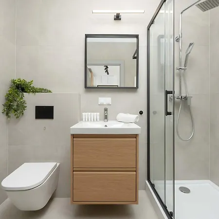 Appartement Air-conditioned With Parking And Balcony By Renters *
